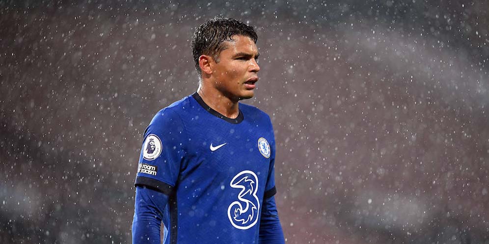 Puas, Chelsea Sodorkan Kontrak Baru Thiago Silva